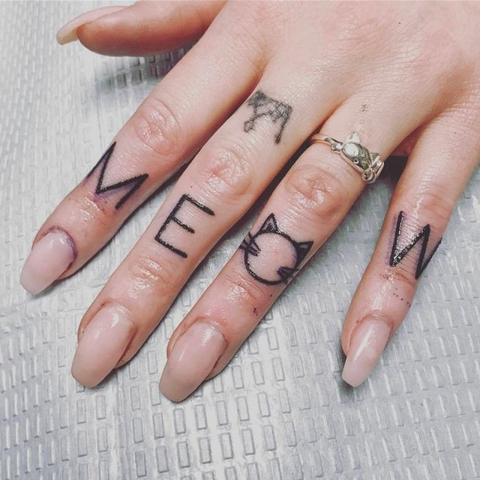 Татуировка натаальцах