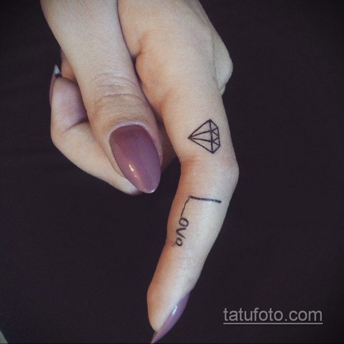 Тату на пальцах рук
