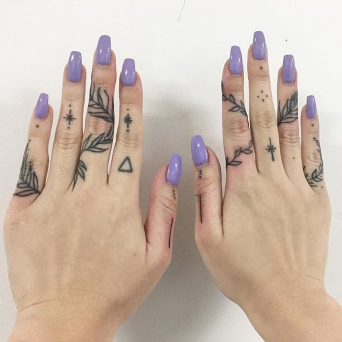 Тату на пальцах