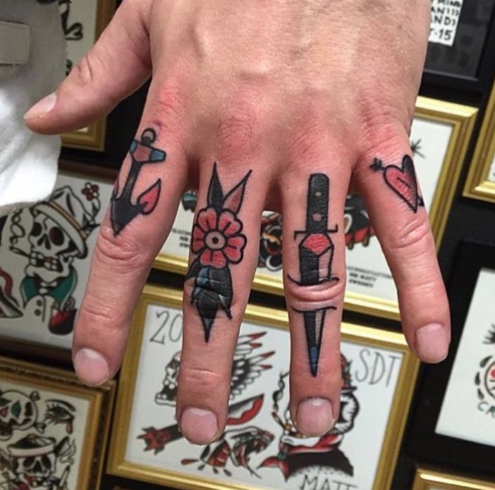 Маленькие тату на пальцах мужские