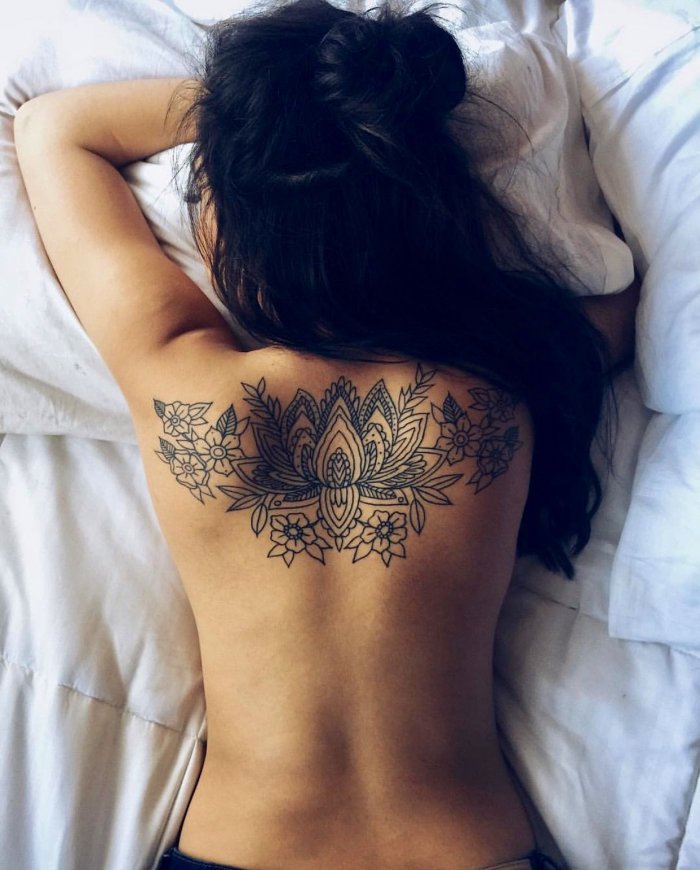 Красивые женские тату на спине