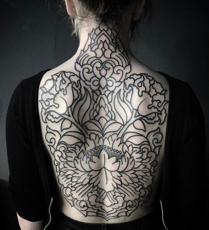 Тату на спине для девушек