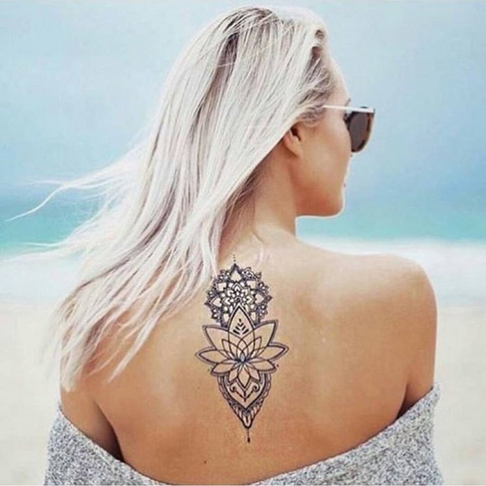 Тату на спине женские