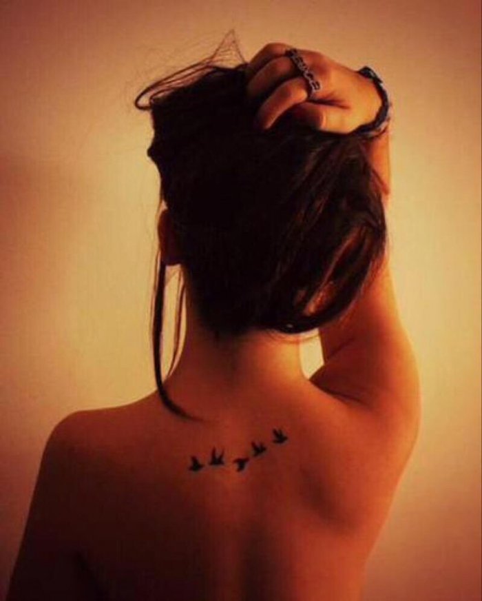 Тату на лопатке для девушек