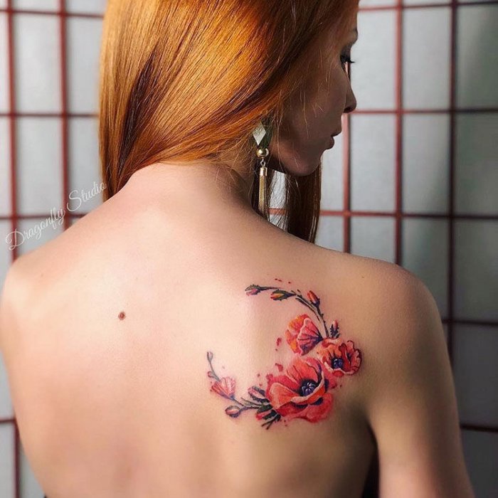 Красивые женские тату на лопатке