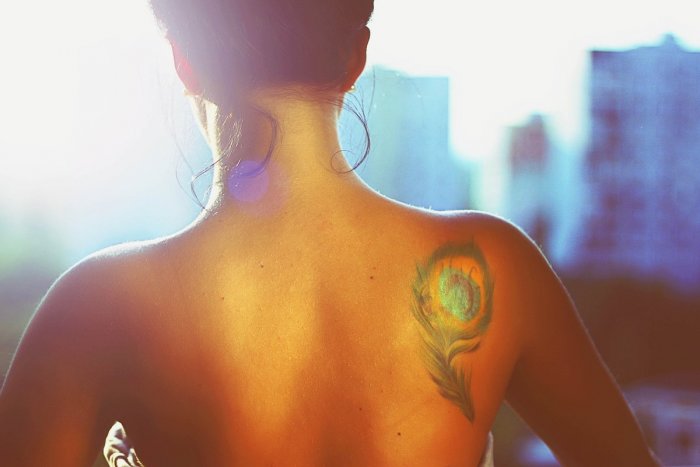 Тату на лопатке женские