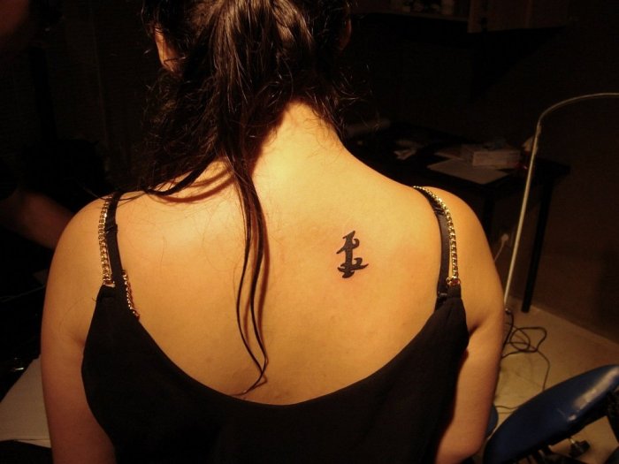 Красивые тату для девушек на лопатке