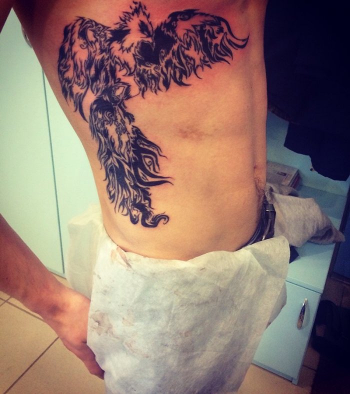 Тату на рёбрах у мужчин