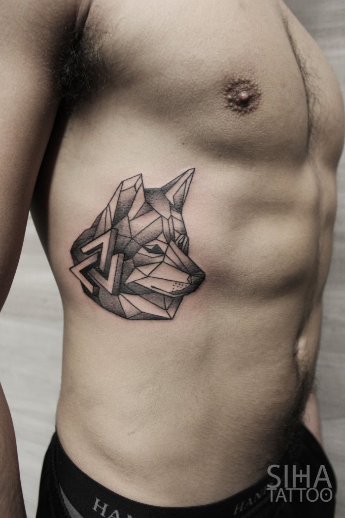 Тату на ребрах мужские