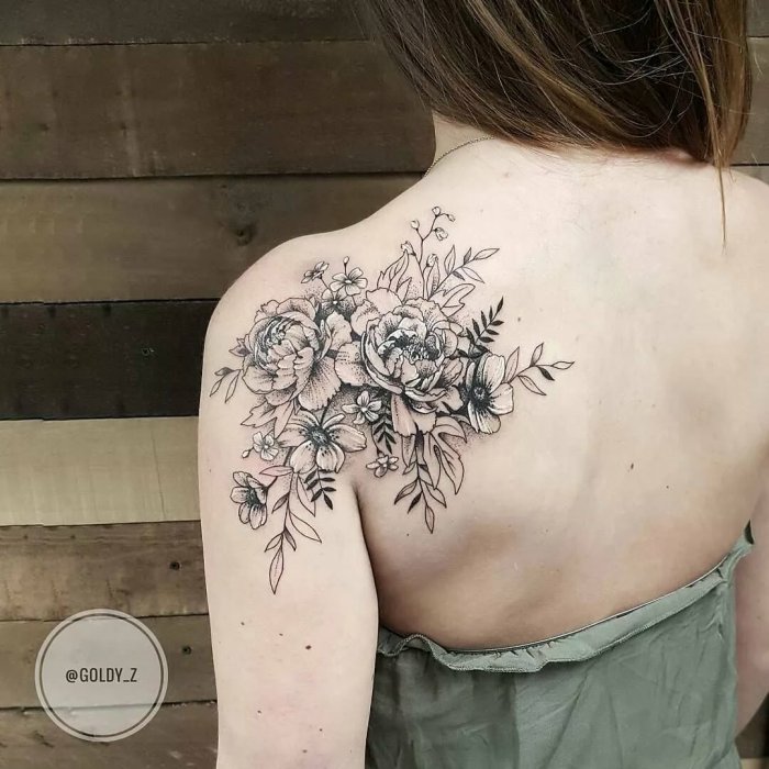 Тату на спине для девушек