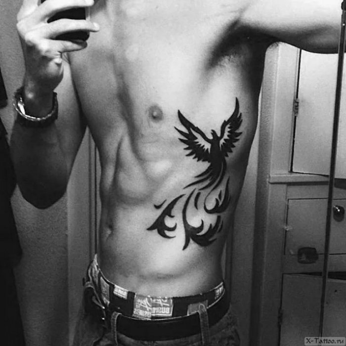 Тату на боку у мужчин