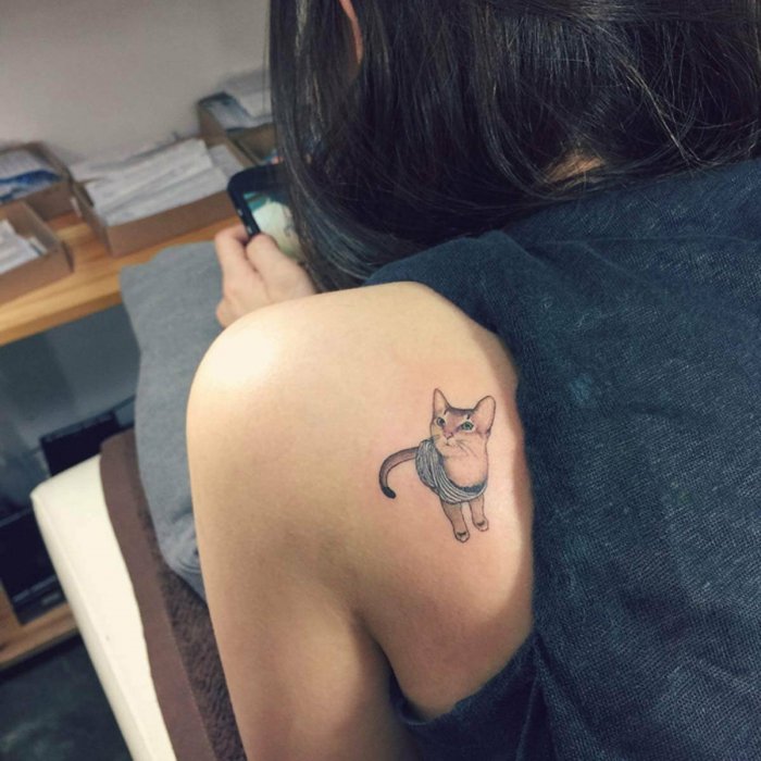 Татуировка на лопатке женская