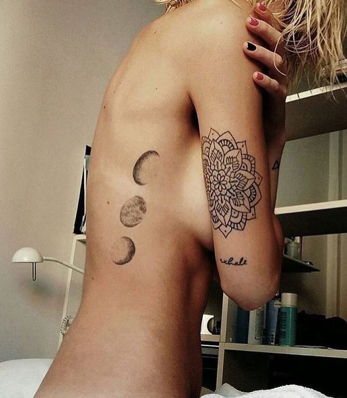 Тату на боку мужские