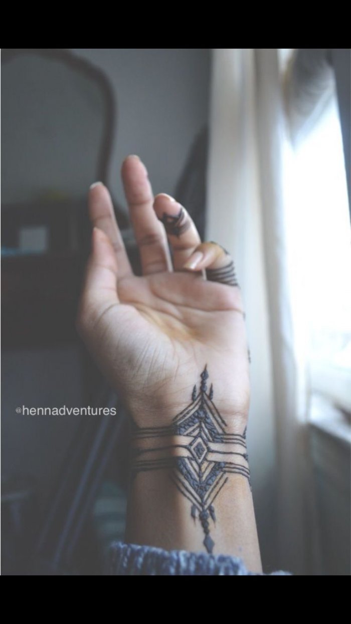 Тату на запястье для мужчин