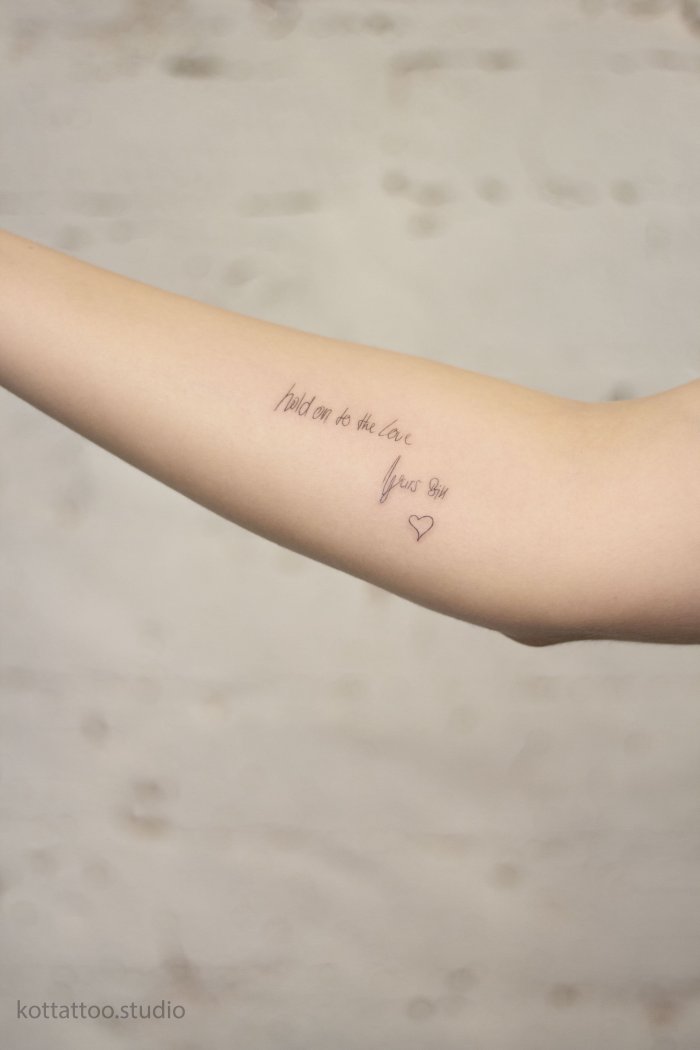 Тату на запястье для девуш