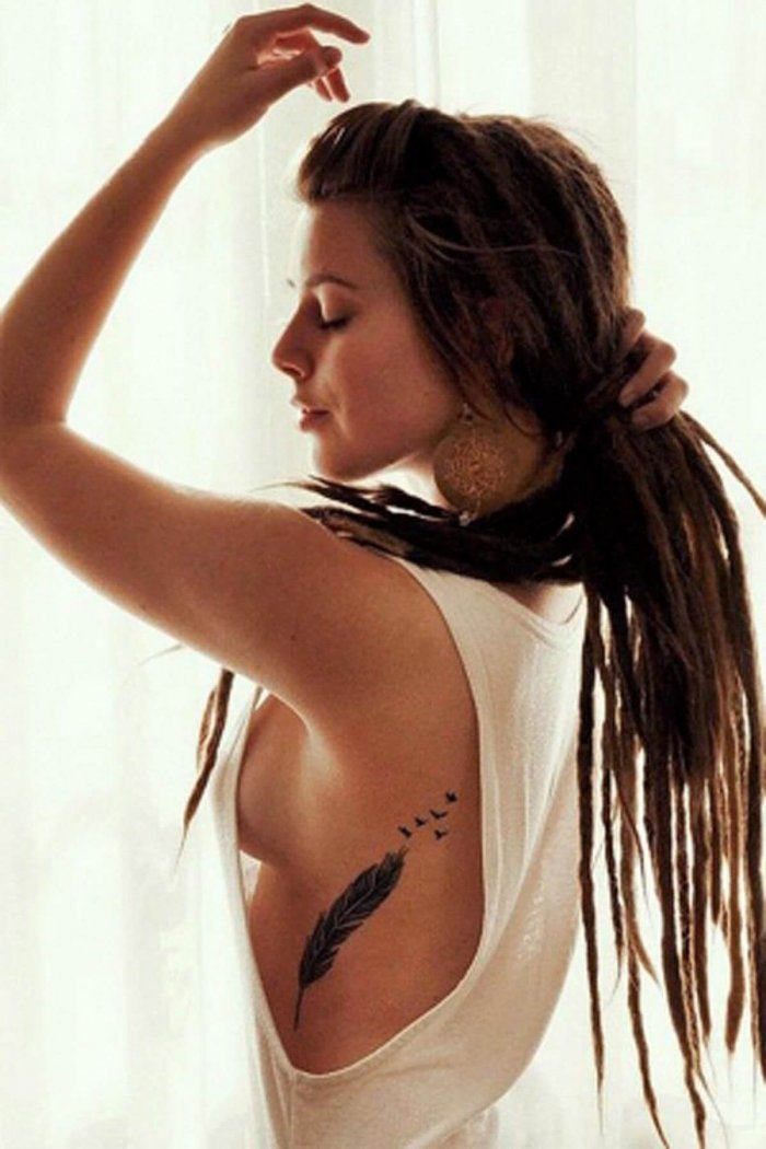 Тату на ребрах у девушек