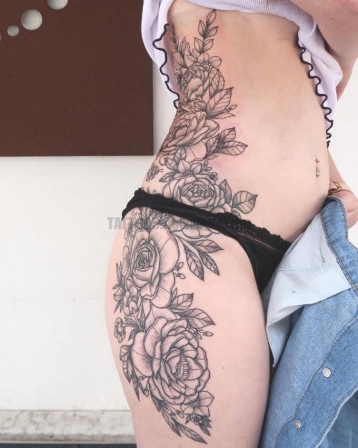 Тату на боку