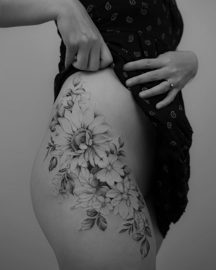 Тату сбоку у девушек