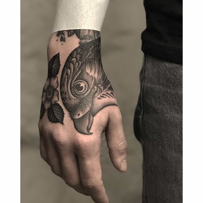 Тату на кисти