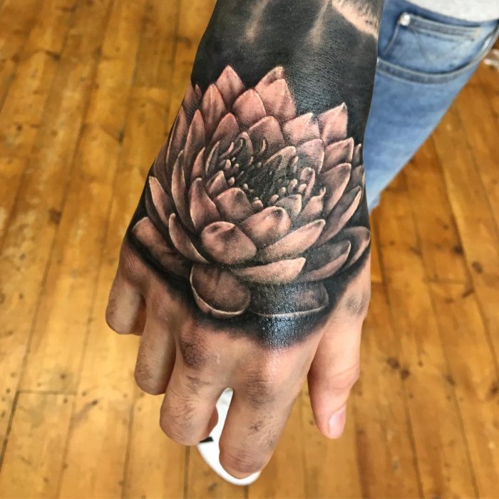 Тату на кисти