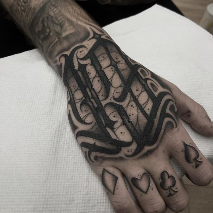 Тату на кисти мужские