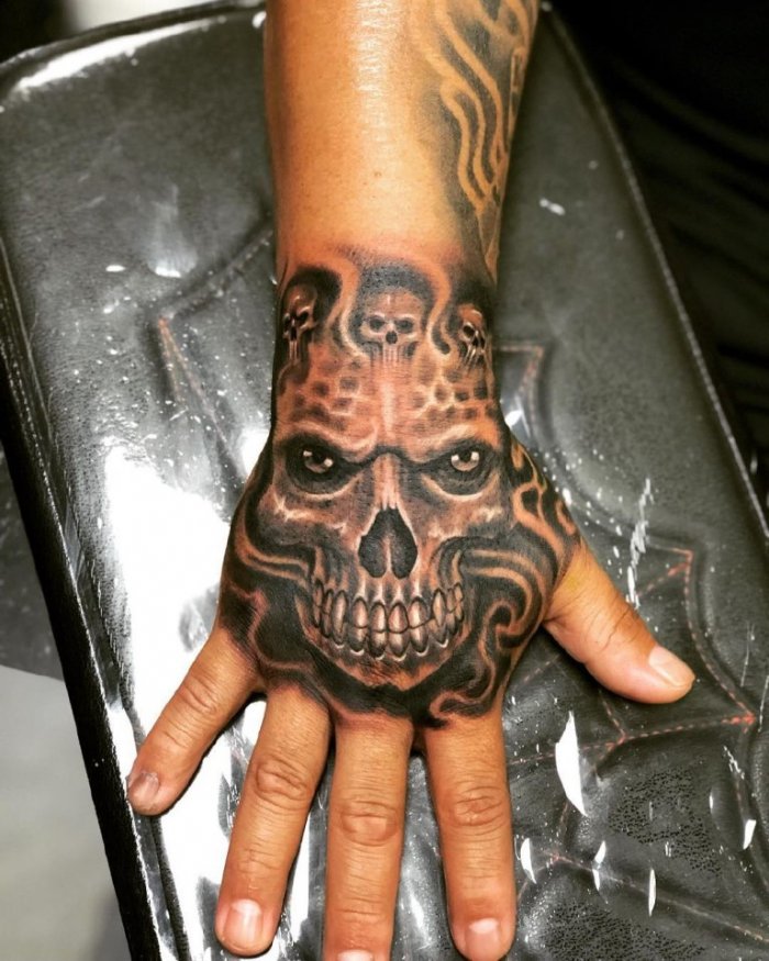 Татуировка на запястье для мужчин