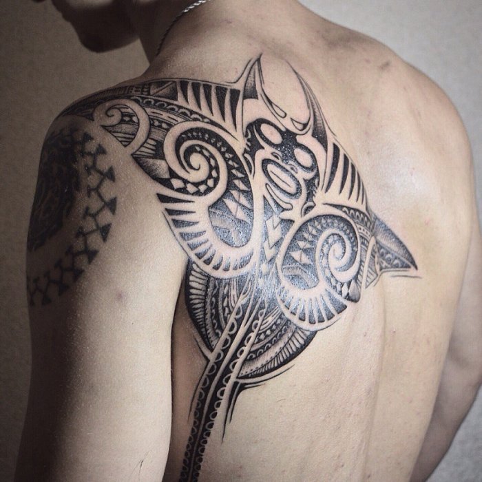 Тату на лопатке мужские