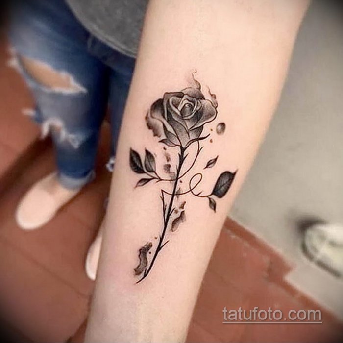 Тату цветы на руке для девушек