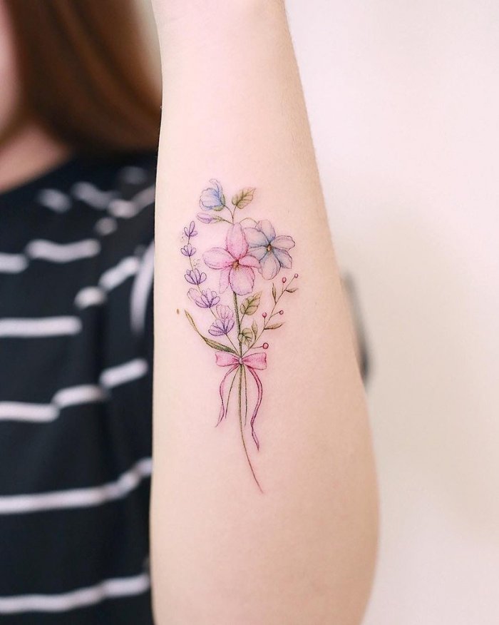 Тату цветочки на руке