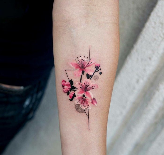 Тату цветы на руке