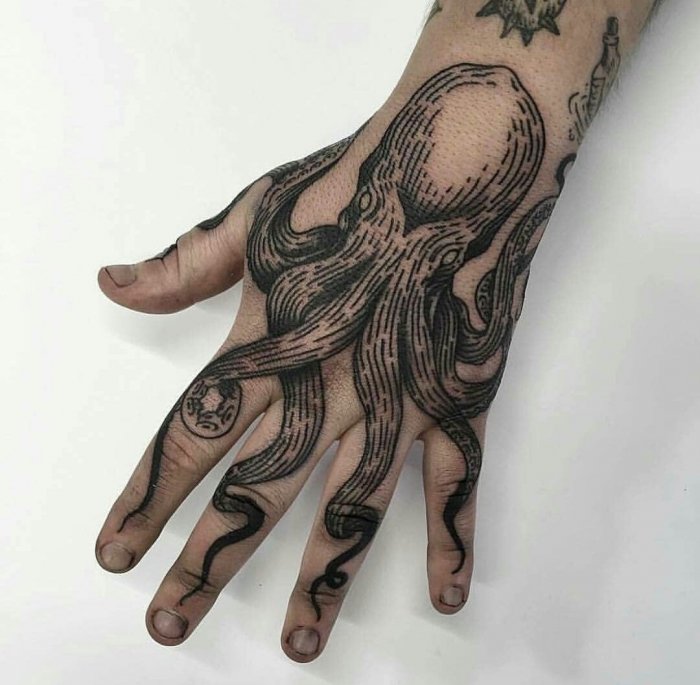 Тату на кисти