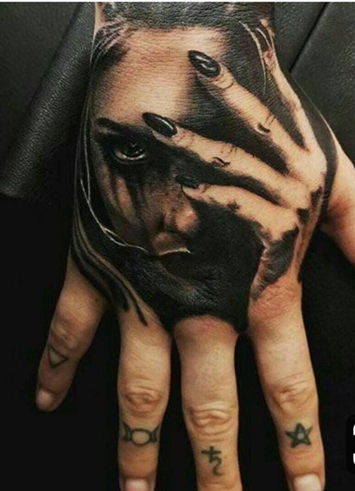 Тату на кисти