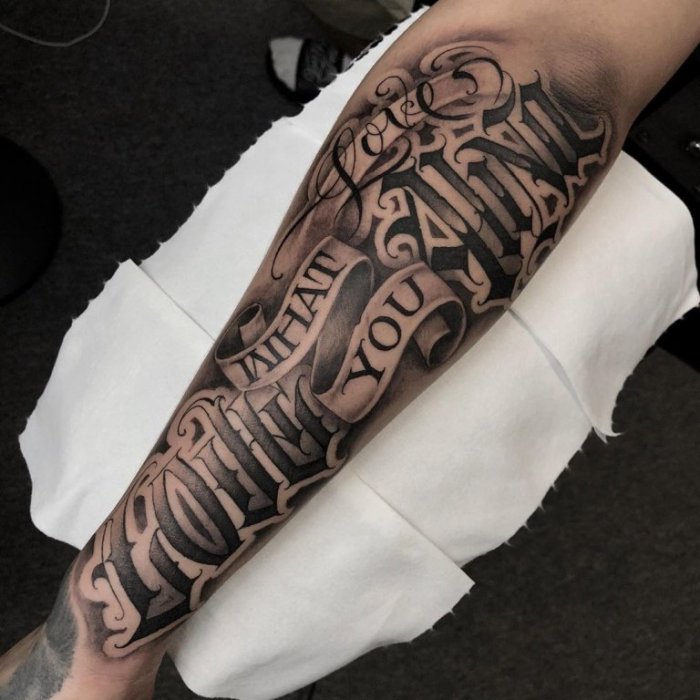 Тату на руке мужские надписи