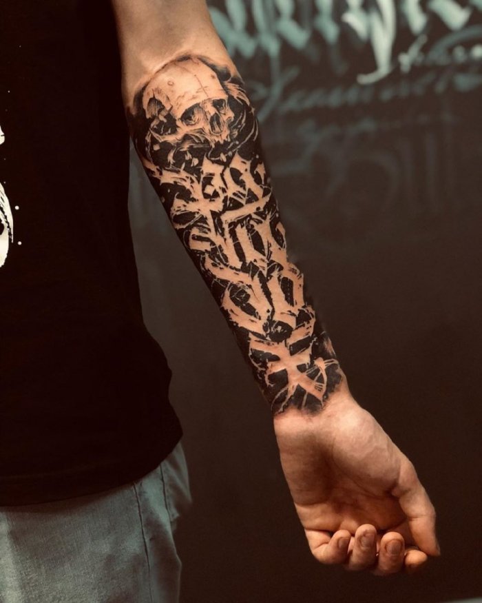 Тату на руке мужские надписи