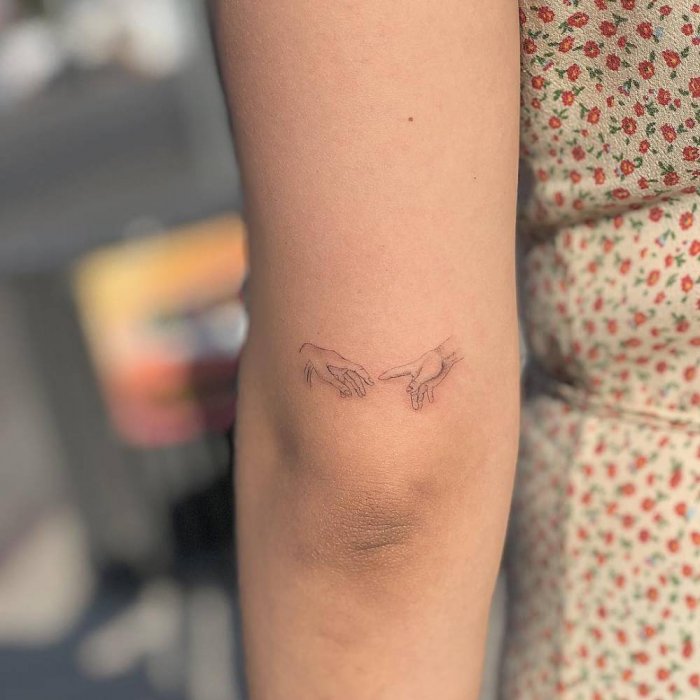 Маленькие тату на запястье