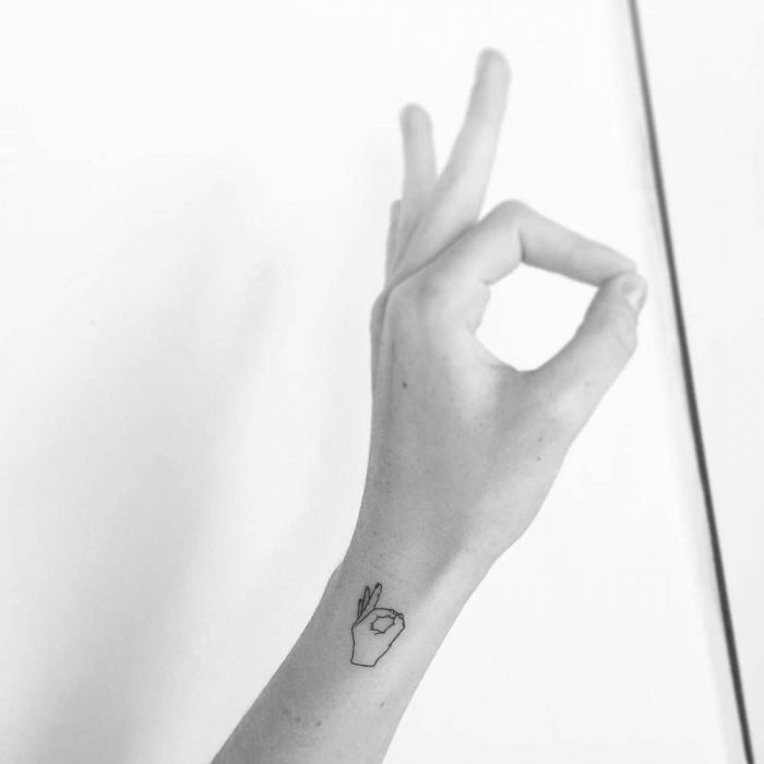 Тату на запястье для девушек