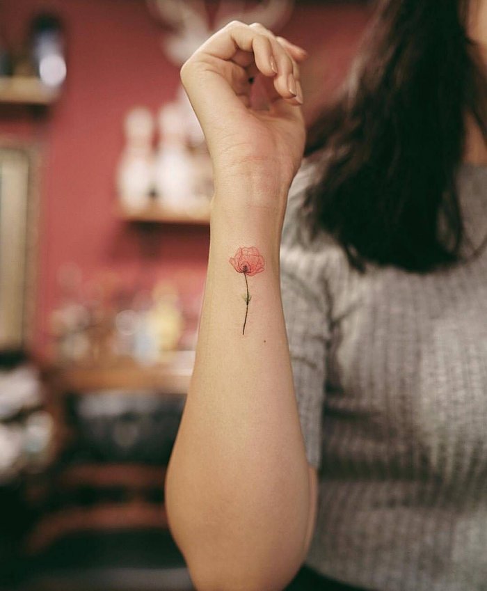 Н тату на руке маленькая