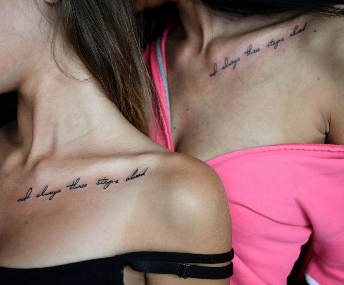 Тату на ключице для девушек надписи