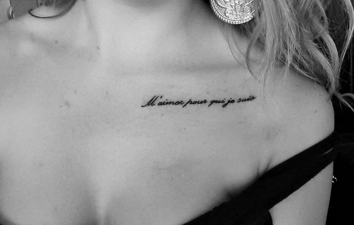Тату на ключице для девушек надписи