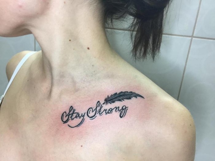 Тату над ключицей для девушек