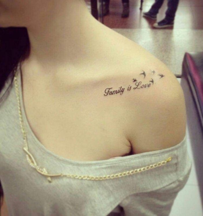 Тату на ключице для девушек надписи