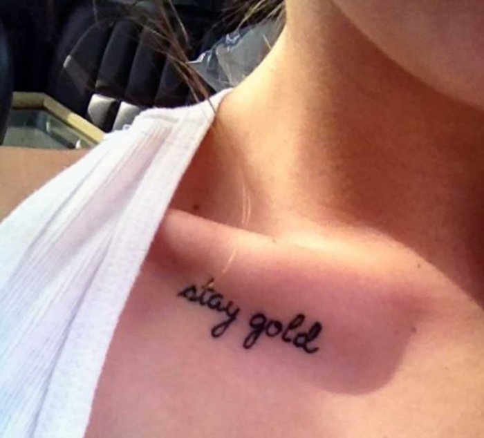 Тату над ключицей для девушек