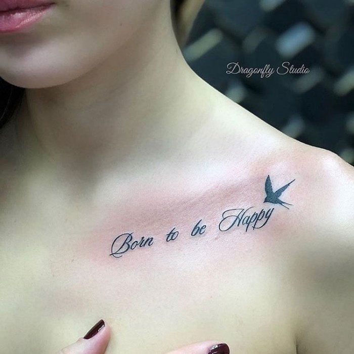 Тату надпись на ключице