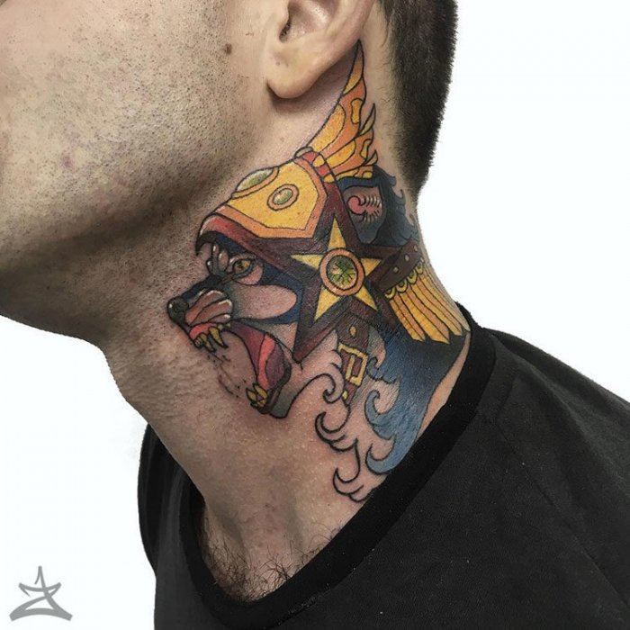 Тату на шее