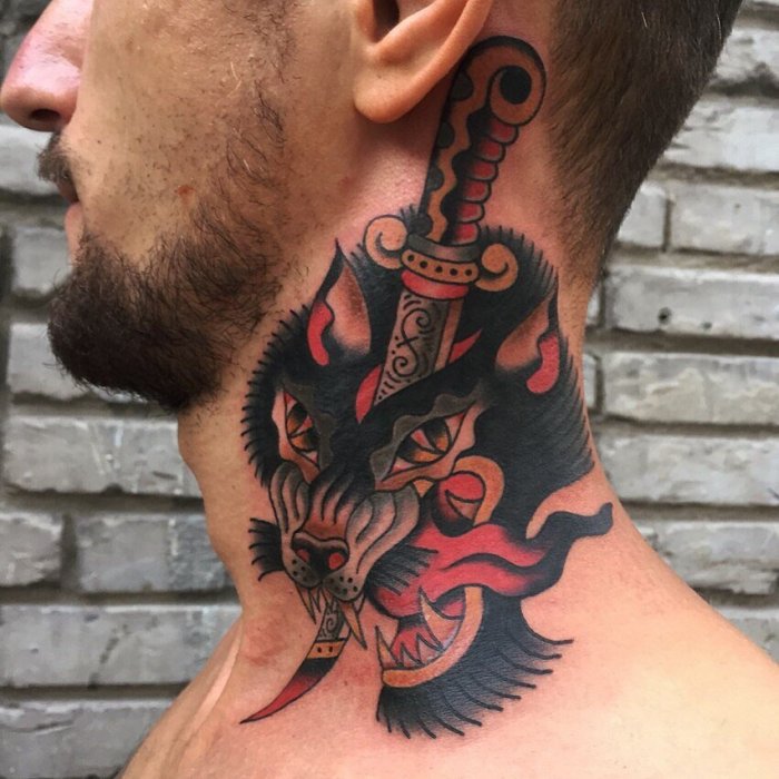 Тату на шее