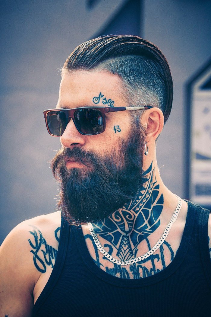 Тату на шее