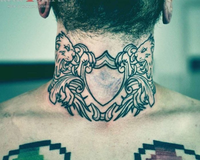 Тату на шее