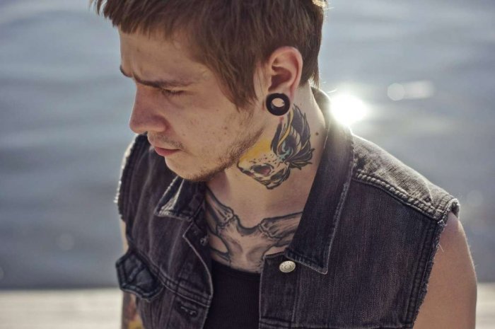 Тату на шеи