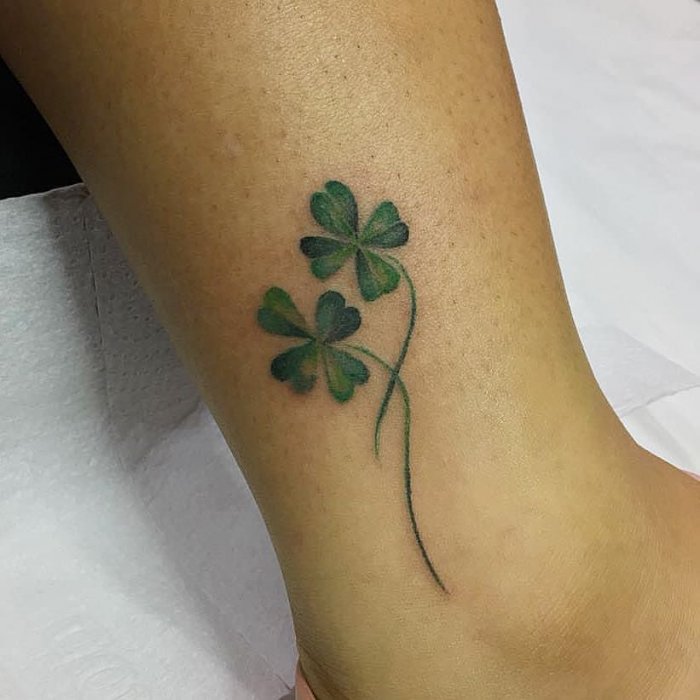 Мини тату четырехлистный Клевер