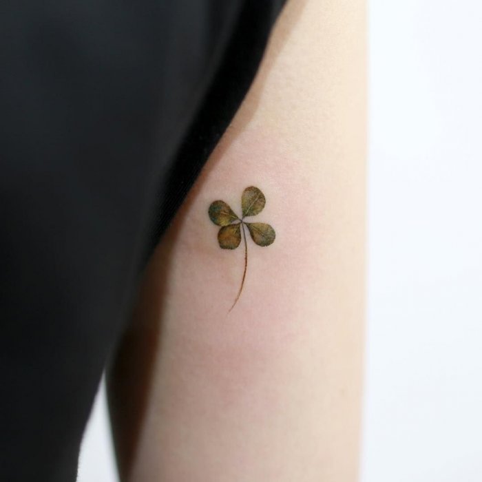 Клевер четырехлистник тату